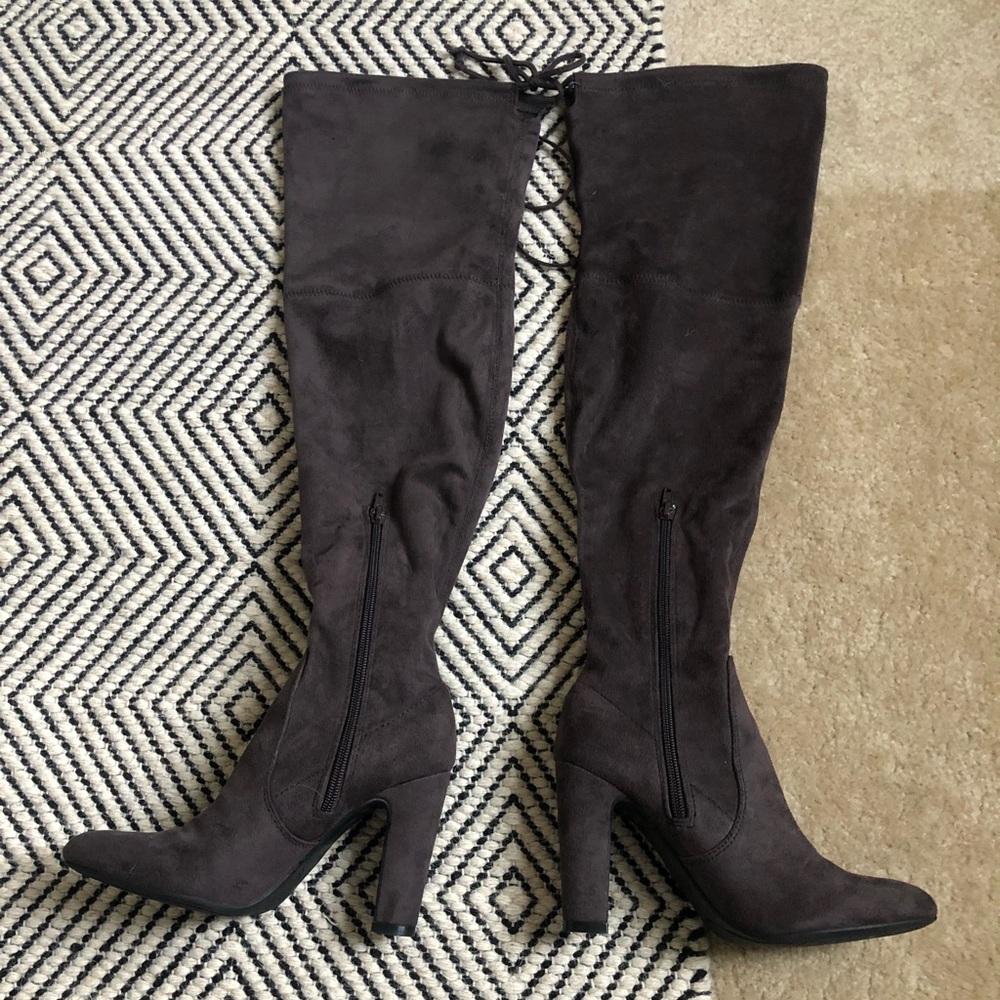 Gray unisa knee high boots in size 7M